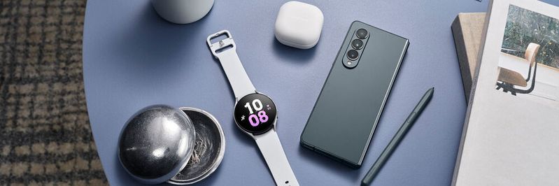 Samsung hat ein neues Line-Up seiner faltbaren Smartphones Galaxy Z Fold4 und Flip4 sowie eine neue Generation der Galaxy Watch präsentiert. Samsung hat ein neues Line-Up seiner faltbaren Smartphones Galaxy Z Fold4 und Flip4 sowie eine neue Generation der Galaxy Watch präsentiert.