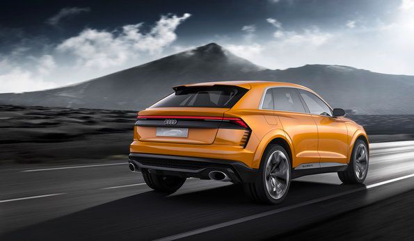 Audi Q8 sport concept: Dank der stattlichen Rekuperationsleistung von 20 kW glänzt der große SUV gleichzeitig mit Zurückhaltung beim Verbrauch. Gegenüber einem Modell mit konventionellem TFSI-Sechszylindermotor ohne mHEV-System konsumiert der 20 kW stärkere Q8 sport concept rund einen Liter weniger pro 100 km – eine Verbesserung der CO2-Emission von rund 25 g/km. (Bild: AUDI AG)