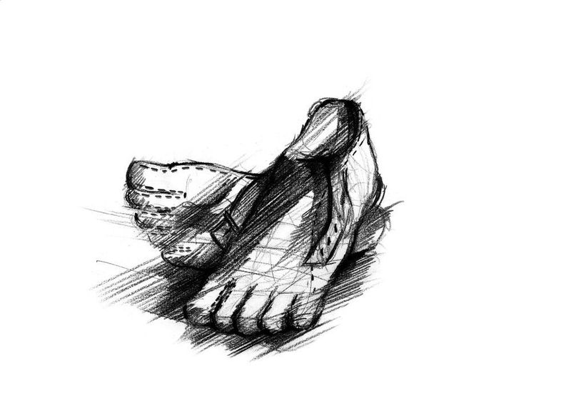 Lange vor den Fünf-Zehen-Schuhen der Neuzeit, spazierte Ettore Bugatti bereits mit diesen Schuhen umher - wie Finger-Handschuhe besaßen sie für jeden Zeh eine Ausbuchtung. Für Ettore Bugatti selbstverständlich und sehr bequem. „Wenn man Finger-Handschuhe haben will, kauft man schließlich keine Fäustlinge. Warum sollte es bei Schuhen nicht genauso sein?“ (Bugatti)