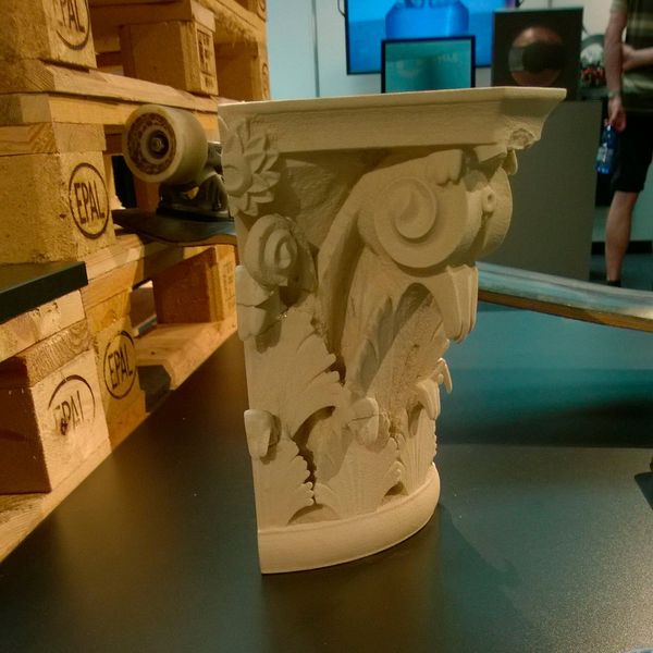 Gewinner der 3D Pioneers Challenge in der Kategorie Material: Eric Geboers und Matteo Baldassari; Concr3d mit Palmyra Rebuilt (3D-Drucker für Baumaterialien). Das entwickelte Materialsystem kann eine Art Stein drucken. (Bild: D.Quitter/konstruktionspraxis)