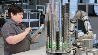 Cobots cannot simply be left on the production line. They need a periphery tailored to them. And above all, all safety requirements must be met to protect employees. (Image:Item)