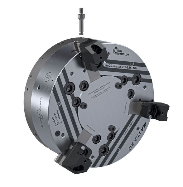 In the new KNCS-matic-2G power chuck, SMW has simplified automated jaw changes by robots. (Source: SMW-Autoblok)