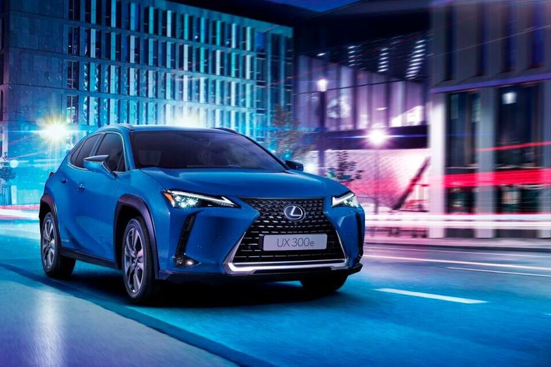 Die E-Version des Lexus UX fährt mit 150 kW/204 PS und einer Reichweite von bis zu 400 Kilometern vor. (Lexus)