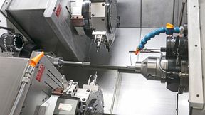 Von der Stange bis zum Fertigteil in einer Aufspannung – das kompakte Drehzentrum Biglia «BMX 45Y2» verfügt über zwei Revolver, zwei C- und zwei Y-Achsen. (Bild: Teamtec)