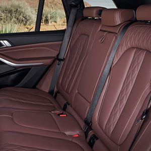 Neben der zweiten Sitzreihe wird optional auch noch eine Dritte angeboten.