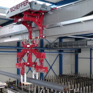 Bei der Lagerung der langen, schweren Stahl- und Metallteile setzt VRW auf das Stapeljochsystem Unibloc von Kasto.