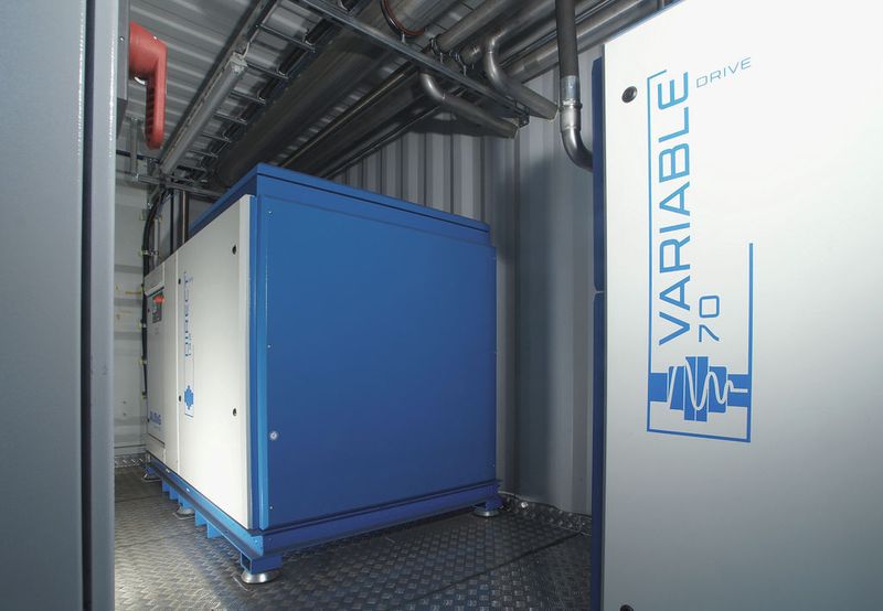 Bild 3: Ein zusätzlicher ungeregelter Kompressor der Direct-Baureihe mit einer konstanten Liefermenge von 23,8 m³/min wird während der Luftkissentransporte automatisch zugeschaltet.  (Bild: Almig)