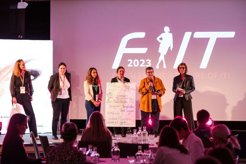 Recap-Time: Alle erarbeiteten Ergebnisse der Workshop und Thinktanks wurden gesammelt vorgestellt. (Bild: www.hamann.photo)