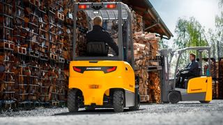 Der Hamburger Staplerhersteller Jungheinrich durchläuft derzeit ein Sparprogramm. Das hat allerdings dazu geführt, dass man sich nun in der Verlustzone bewegt ... (Bild: Jungheinrich)