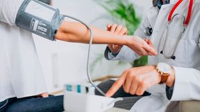 Blood pressure normally falls during sleep. A modelling study suggests that a delay in the kidneys’ salt-processing rhythm could disrupt this overnight dip, a mechanism that still needs experimental and clinical testing. (Source: free licensed)