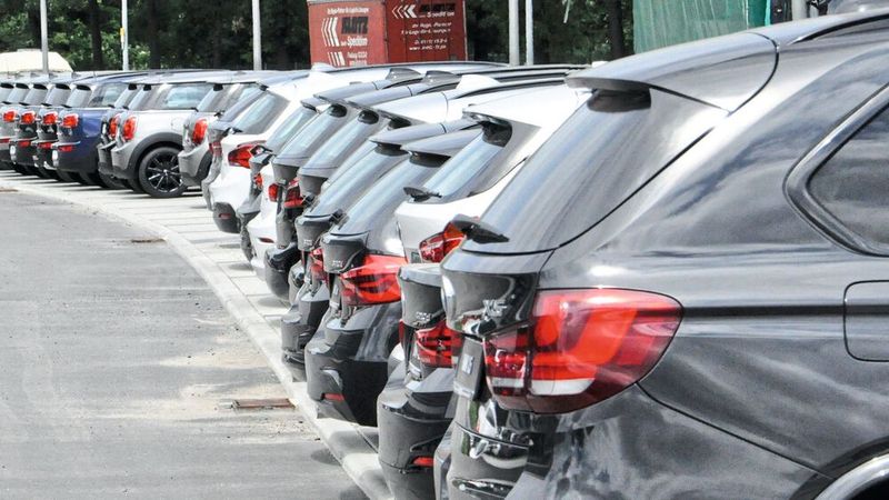 Die Neuzulassungen legten im März zwar zu, blieben aber noch deutlich unter Normalniveau.(Bild:  Wehner / »kfz-betrieb«)