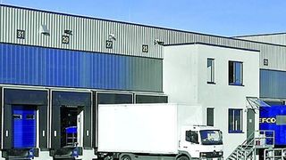 Heute sind Verladesysteme gefragt, die die Schnittstelle zwischen Lkw und Rampe gut abschotten und damit besonders in der kalten Jahreszeit Energie sparen helfen.Bild: Hörmann (Archiv: Vogel Business Media)