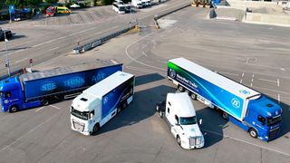 Der Nutzfahrzeugmarkt sendet zarte positive Signale, Traton und Daimler Truck geben optimistischere Prognosen heraus. (Bild: ZF)