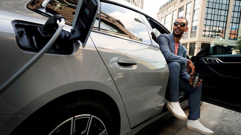 Jetzt können auch Privatkunden ihren geleasten BMW Vollkasko versichern.(Bild:  BMW Bank)