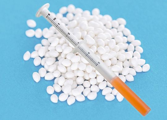 Die laut Hersteller Elm-Plastic weltweit erste aus einem Bio-Kunststoff hergestellte, kommerziell verfügbare Pipette für Pharma- und Healthcare-Anwendungen.(Bild:  elm-plastic GmbH)