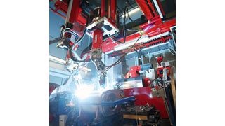 Reis-Schweißroboter mit Online-Kameraverfolgung für die Herstellung von Katalysatoren für Nutzfahrzeuge. Bild: Reis (Archiv: Vogel Business Media)