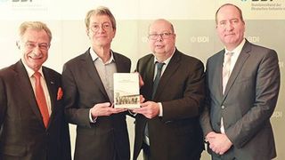 BDI-Präsident Prof. Dieter Kempf, Prof. Christopher Kopper, Prof. Johannes Bähr und BDI-Hauptgeschäftsführer Dr. Joachim Lang (v.l.) in Berlin. (Alexander Völkert)