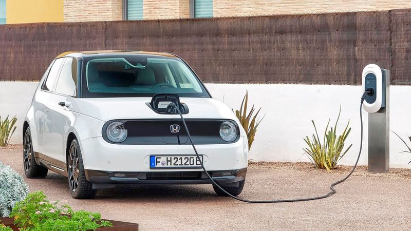 Der Honda E ist bisher das einzige Modell des Herstellers, das nur mit Strom fährt.