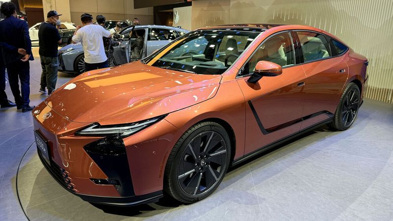 Lexus zeigt in Shanghai den neuen ES. Hier die elektrische Topversion 500e. (Bild: sp-x)