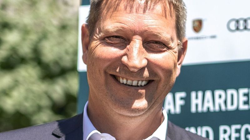 Neben dem neuen Stiftungs-Chef Friedrich Behle rückt Volker Brecht, Hauptgeschäftsführer Sales und Gebrauchtwagen der Autohausgruppe (Foto), in den Stiftungsvorstand auf. (Bild: Hardenberg-Gruppe)