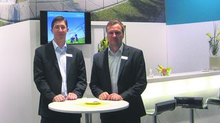 Jürgen Fink (l.), Geschäftsführer Ka-tek, und Joachim Dedelmahr, Mitglied der Geschäftsführung, sind stolz auf die schnelle Umsetzung des Referenzprojektes Groß Dölln. (Bild: Fanziska Klein)