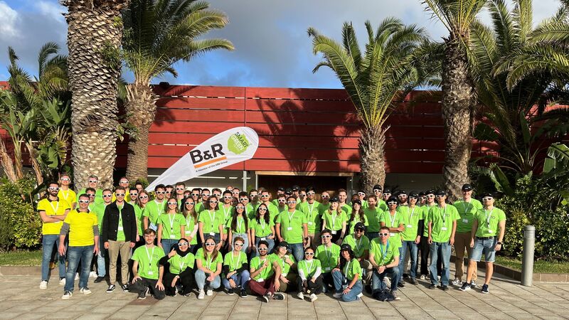 Das B&R Team auf Gran Canaria im Februar 2024: Die rund 60 jungen internationalen Talente kommen von der Hochschule Kempten, der Hochschule Bremerhaven, der FH Aachen, der Universität Genua und vielen mehr. 