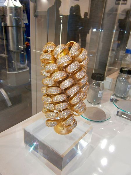 Schmuckstücke zum Abpflücken! Traube aus Fingerringen, die mittels additiver Fertigungsmethoden entstanden sind. (Bild: Königsreuther)