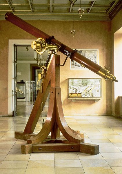 Fraunhofers berühmtestes Werk ist der Refraktor für die kaiserlich-russische Sternwarte in Dorpat. Mit dem baugleichen 9-Zoll-Refraktor, der heute im Deutschen Museum steht, gelang es dem Astronomen Johann Gottfried Galle 1846, den Planeten Neptun zu entdecken.  (Bild: Fraunhofer-Gesellschaft)