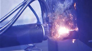 Die Elektrode hat ausgedient! Denn bald kommt das lasergestützte Metall-Fülldrahtschweißen, informiert das LZH. Damit kann das Schweißen von technischen Konstruktionen unter Wasser optimiert werden. Lesen Sie hier, warum...  (LZH)