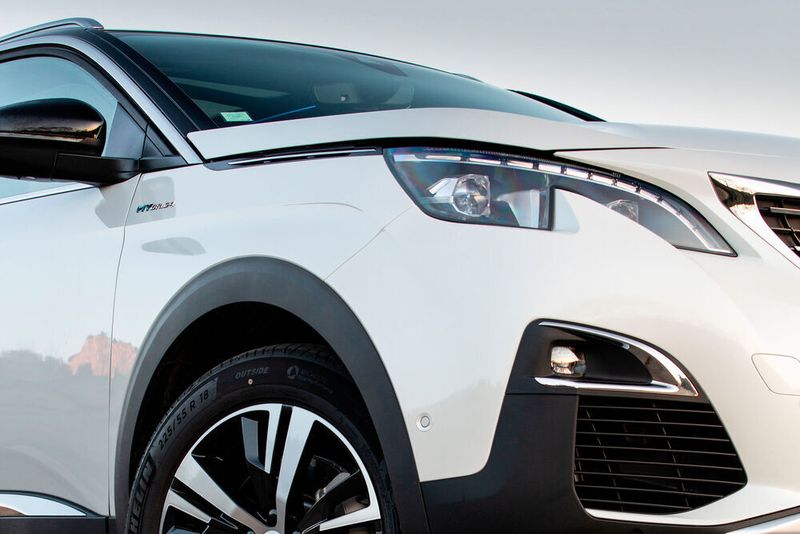 Der Normverbrauch liegt nach WLTP bei 1,2 bis 1,7 Liter auf 100 Kilometer. (Peugeot)