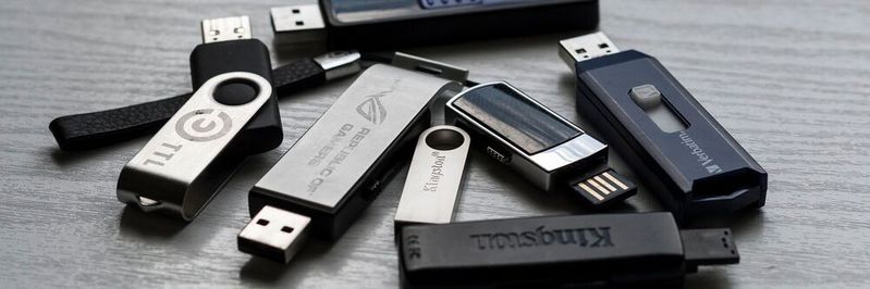 Unternehmen die Roboter und OT-Netzwerke nutzen, verlassen sich in hohem Maße auf den USB-Anschluss.(Bild:  gemeinfrei /  Pixabay)