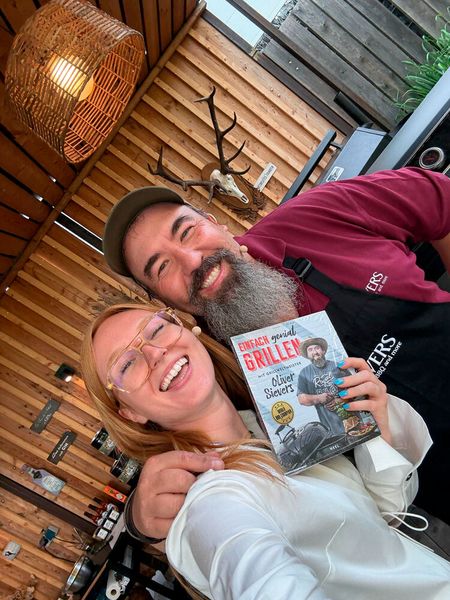 Nicht nehmen ließ sich der Weltmeister, sein Buch mit den Tipps vorzustellen; hier im Foto mit Anka Ebel. (Extra Computer)