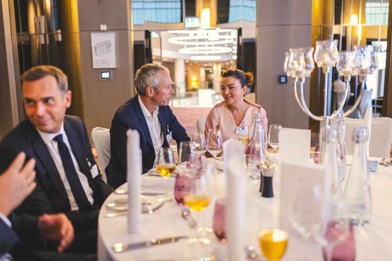 Pablo Mentzinis und Ana-Maria Stefan von SAP. (© Offenblen.de)