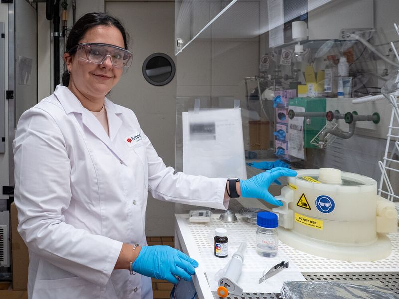 Lepto-CEO Elena Mavrona: Terahertz eigne sich auch hervorragend für die Kommunikation zwischen Satelliten, sowie zwischen einem Satelliten und der Erde. (Bild: Empa)