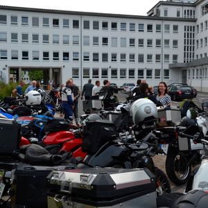 Die Motorradtour startete am 18. Juli um 8:45 Uhr am Campus der Vogel Communications Group in Würzburg.(Bild:  Michel/»kfz-betrieb«)