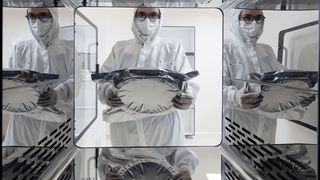 Ein Wafer-Rahmen wird nach der Fertigung gereinigt und im ISO-Klasse-6-Reinraum verpackt – ein entscheidender Schritt für höchste Reinheit und Prozesssicherheit in der Halbleiterproduktion. (Bild: Sumitomo)