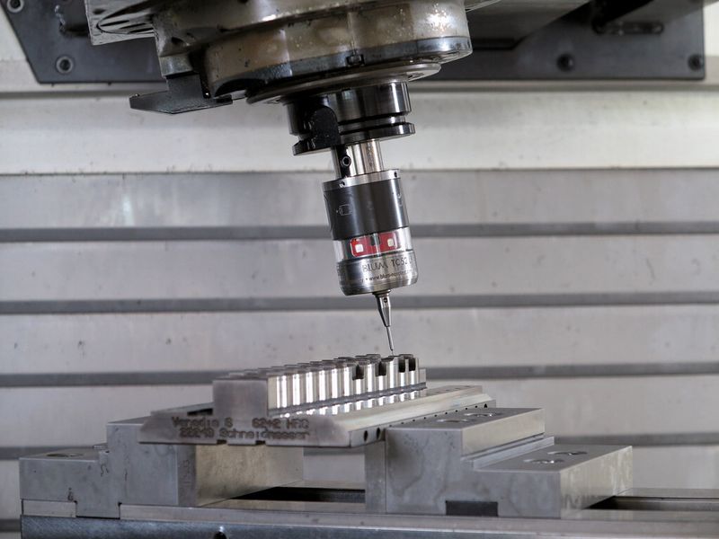 Die in den Bearbeitungsprozess integrierte Messung mit dem Blum TC52 LF auf der Maschine ist die Basis für die Präzision der G. Rau-Produkte. (Bild: Blum-Novotest)