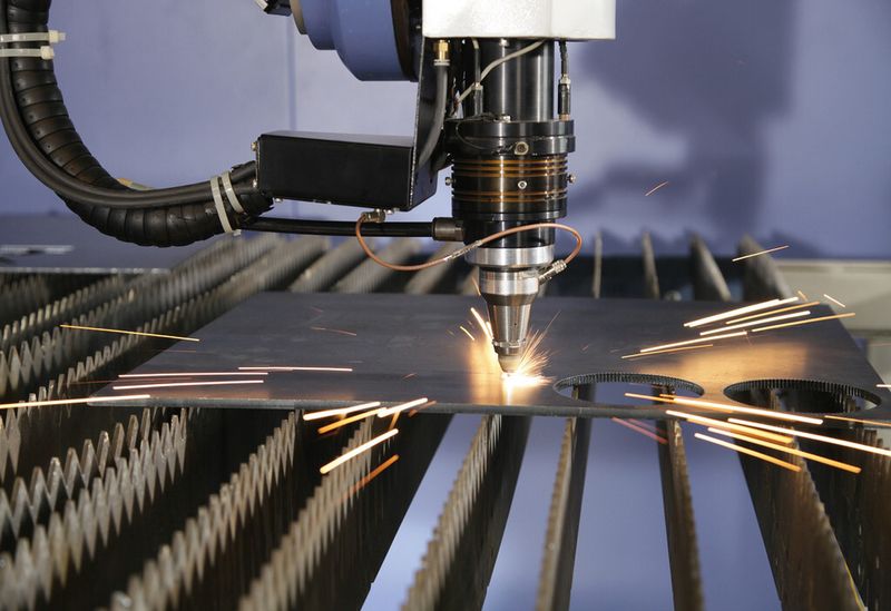 Bild 1: Ein neuer Ritzel-Zahnstangenantrieb sorgt in der Laserschneidanlage für eine maximale Lineargeschwindigkeit von 110 m/min. (Bild: Kollmorgen)