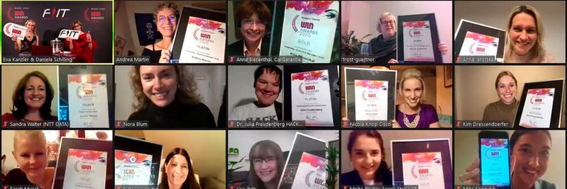 Strahlende Gesichter bei den Gewinnerinnen der „IT-WOMEN OF THE YEAR“. (Bild:  Vogel IT-Akademie)