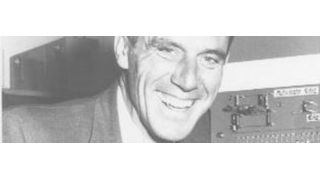 Prof. Dr. Karl Steinbuch erregte auch als Zukunftsforscher Aufsehen, indem er erstaunliche Voraussagen traf. Etwa, dass wir uns nach dem Jahr 2000 auf tragbaren Minicomputern Filme und Textnachrichten ansehen würden.  (Bild: KIT)