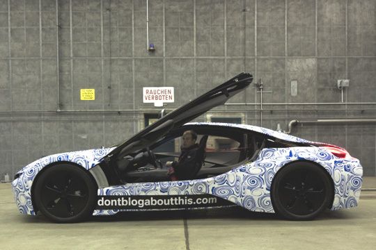 BMW „Vision Efficient Dynamics“: Fahrgastzelle aus Carbon und viel Aluminium im Antriebsstrang. (Archiv: Vogel Business Media)