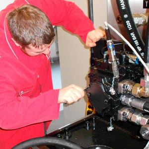 Die Effektivität einer Baumaschine steht und fällt mit der Qualifikation der Menschen die sie hegen und pflegen.