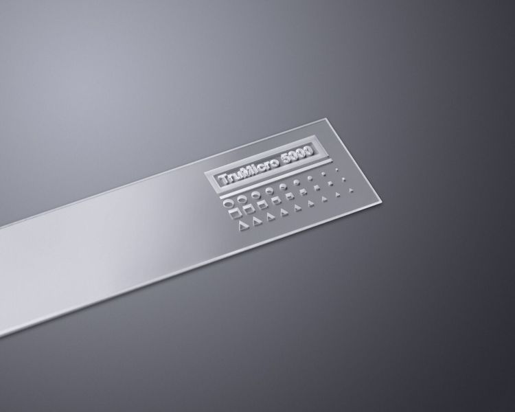 Bild 1: Wenns hart kommt: Mit einem Pikosekundenlaser geschnittenes Saphirmuster. Diese Laser sind ideal für die Bearbeitung von Glas, Keramik und Saphir geeignet. (Bild: Trumpf)