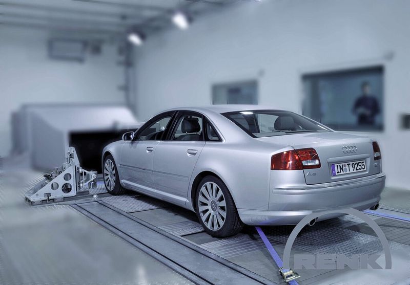 Bild 3: Rollenprüfstand für einen über vier Räder angetriebenen Pkw. (Bild: Renk)