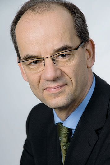 Bechtloff verlässt den ZVEI: Frank Bechtloff, 2. Geschäftsführer des ZVEI - Zentralverband Elektrotechnik- und Elektronikindustrie e.V., wird zum 28. Februar 2018 auf eigenen Wunsch aus dem Verband ausscheiden und zum gleichen Zeitpunkt alle Ämter niederlegen. Nach drei Jahren im ZVEI kehrt er zurück in die Industrie und wird die Geschäftsführung einer mittelständischen Unternehmensgruppe im Bereich nicht-elektrischer Medizinprodukte übernehmen, wie der Verband in Frankfurt am Main mitteilt. (Bechtloff)