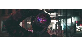 Je stärker IT-Systeme vernetzt sind, desto mehr potenzielle Angriffspunkte bieten sich für Cyberkriminelle. (Bild: Photo by Benedikt Matern on Unsplash)