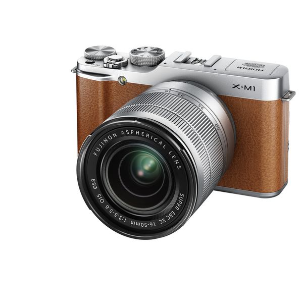 Die X-M1 wiegt 330 Gramm inklusive Akku und Speicherkarte und hat Abmessungen von 116,9 x 66,5 x 39 Millimeter. (Bild: Fujifilm)