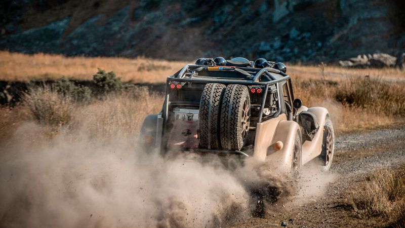 Zwei Ersatzräder, Werkzeug zur Bergung und eine vergrößerte Ladekapazität hat der Plus Four CX-T von Morgan an Bord. (Bild: Morgan)