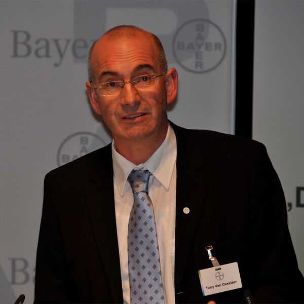 Dr. Tony Van Osselaer, Vorstandsmitglied von Bayer Material Science: „Wenn alles weiter so gut läuft wie bisher, dann kommen in ein paar Jahren interessante, neue Produkte auf den Markt.“  (Bild: PROCESS)