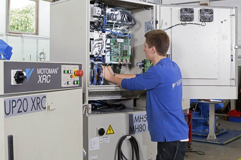 Das Service-Programm nennt sich TCS – Total Costumer Support, weil der Kunde von Yaskawa nicht nur den Roboter, sondern auch die Antriebstechnik, die softwaretechnischen Lösungen für eine Anlage und die SPS-technische Lösung bekommt. (Bild: Independent Light GmbH)